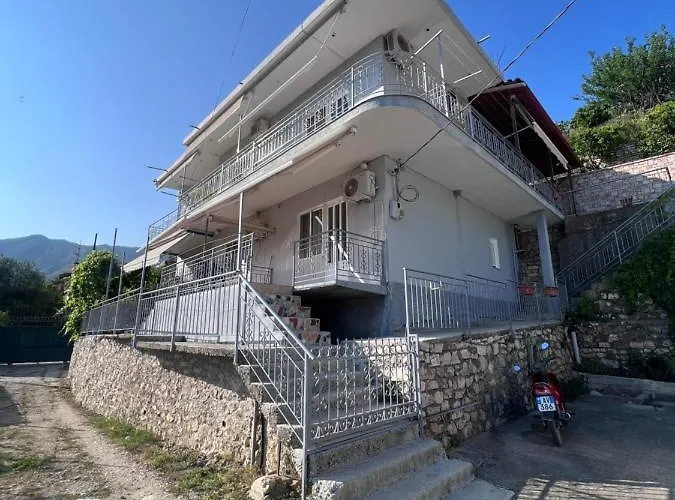 Dhoma Plazhi Husi