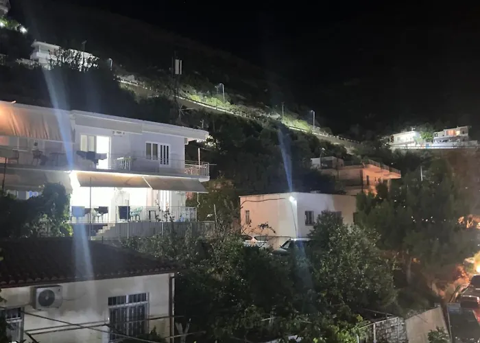 Dhoma Plazhi Husi