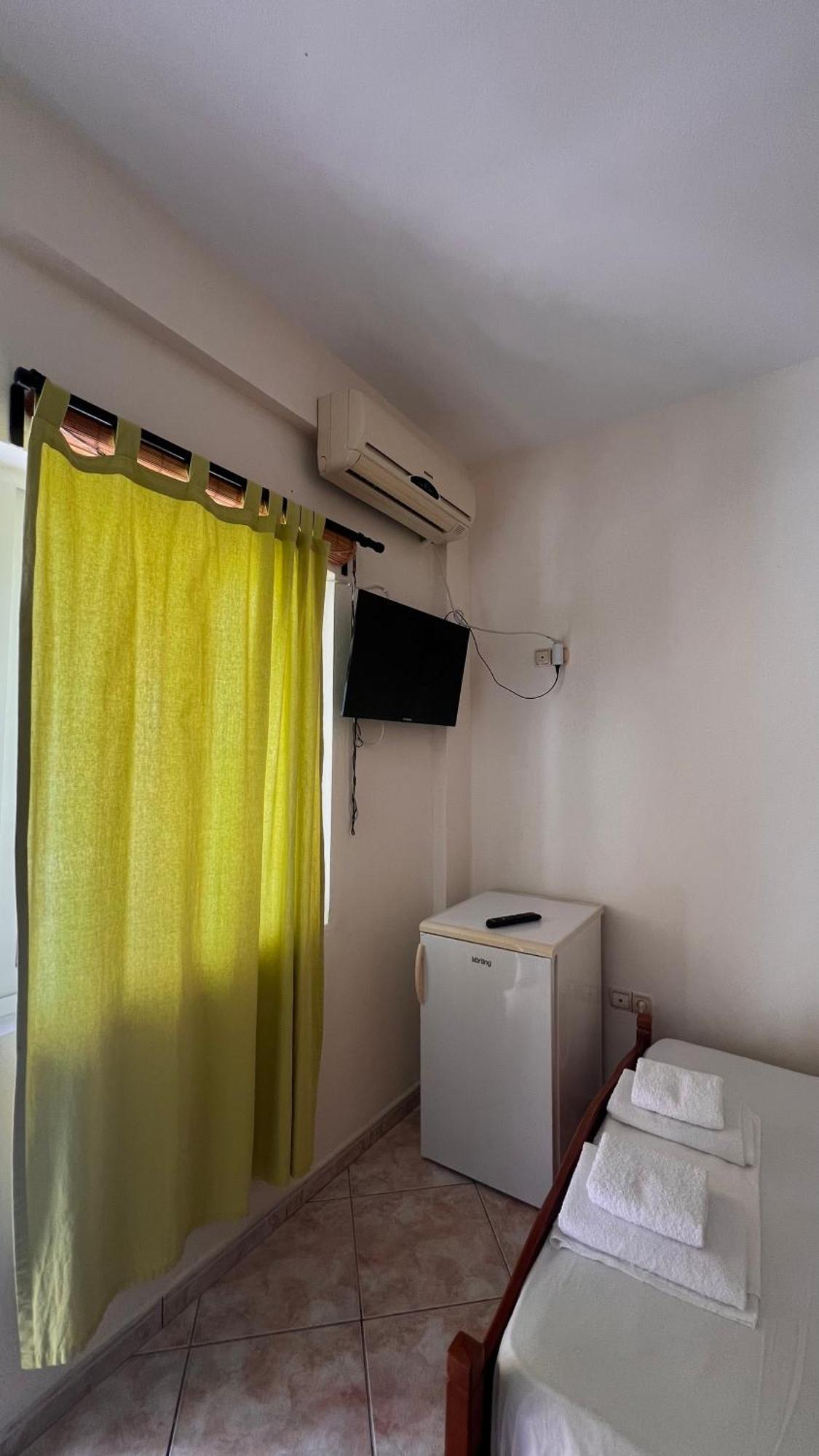 Dhoma Plazhi Husi Homestay