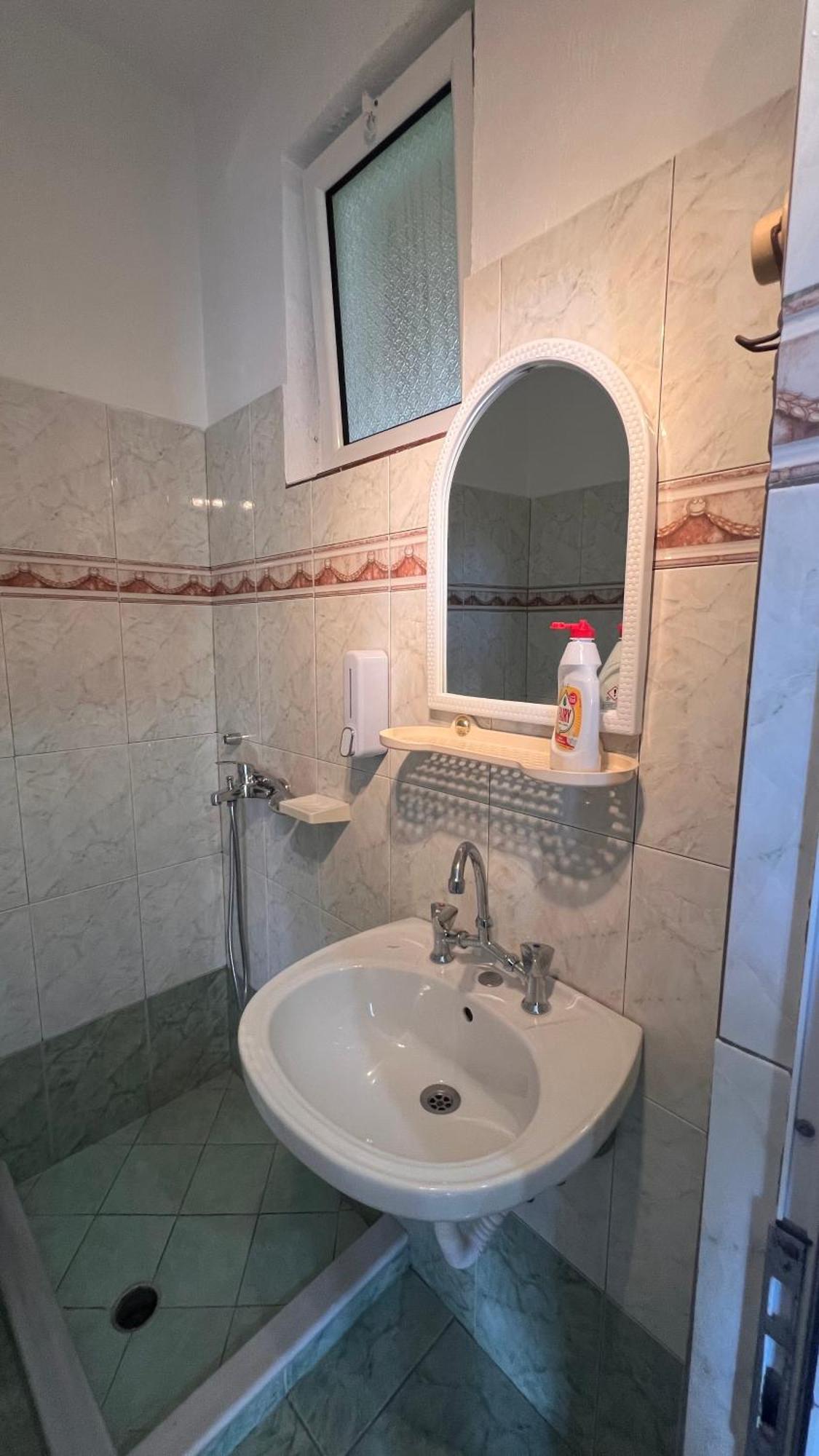 Dhoma Plazhi Husi Privatunterkunft *
