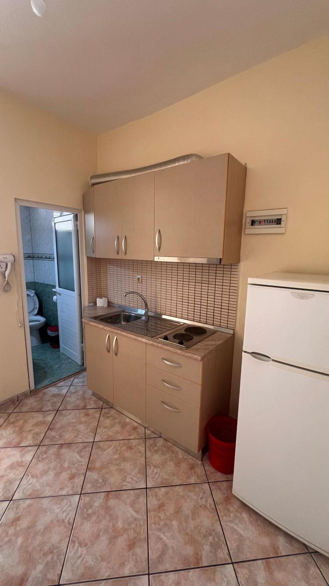 Dhoma Plazhi Husi Privatunterkunft