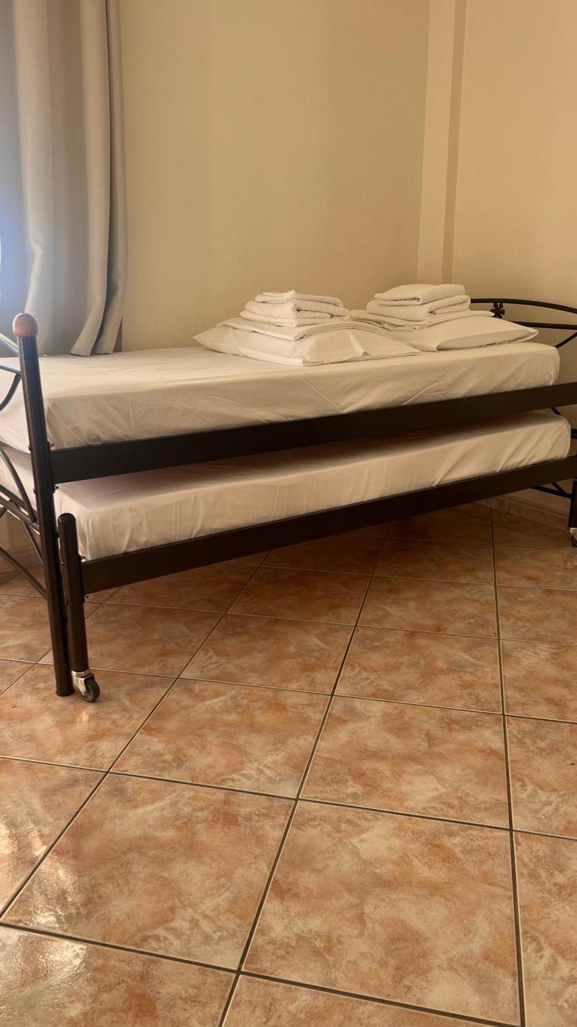 Dhoma Plazhi Husi Privatunterkunft *