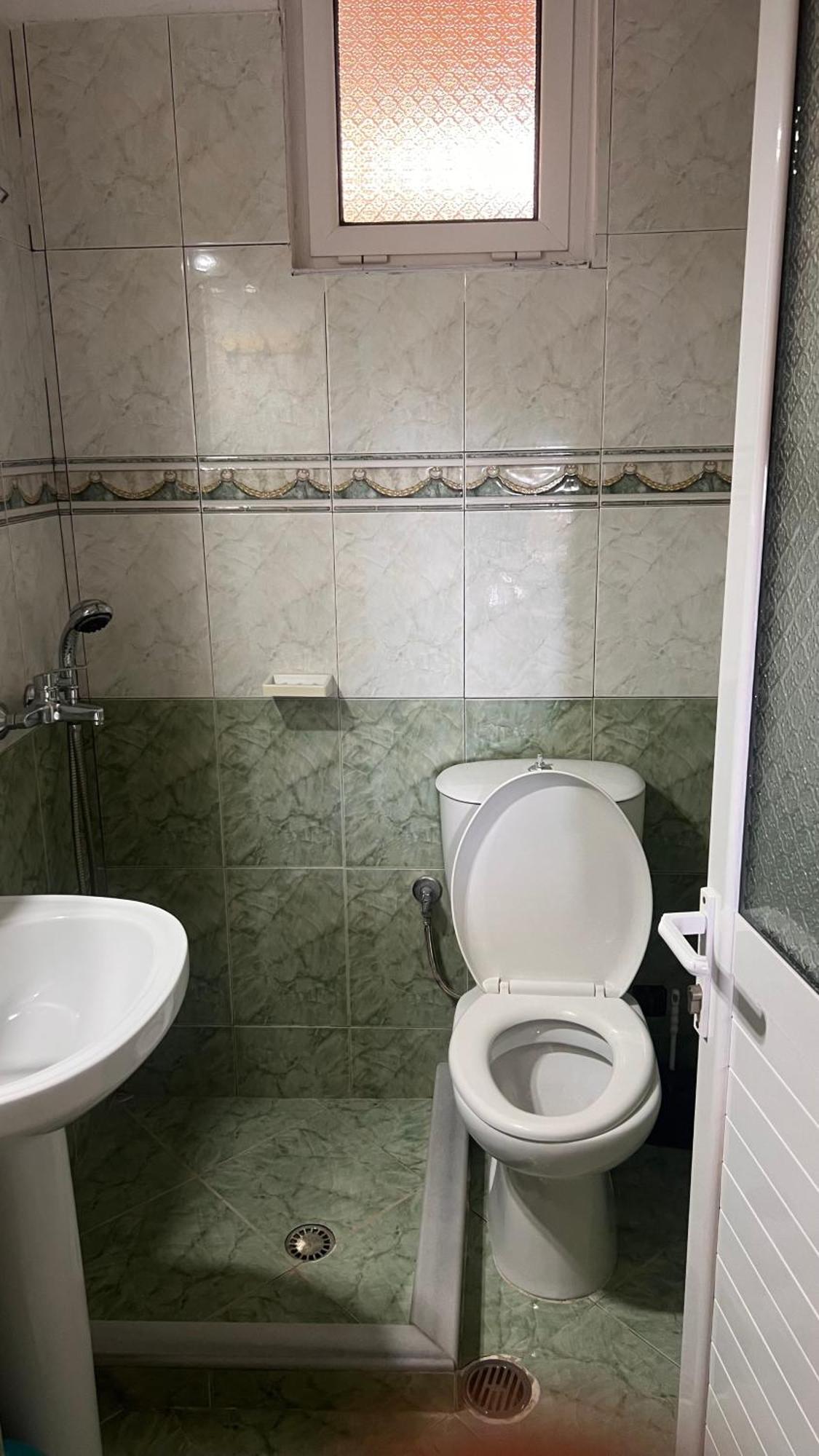Dhoma Plazhi Husi *